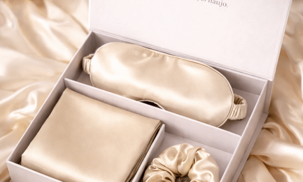 Švelniai gelsvas šilko dovanų rinkinys