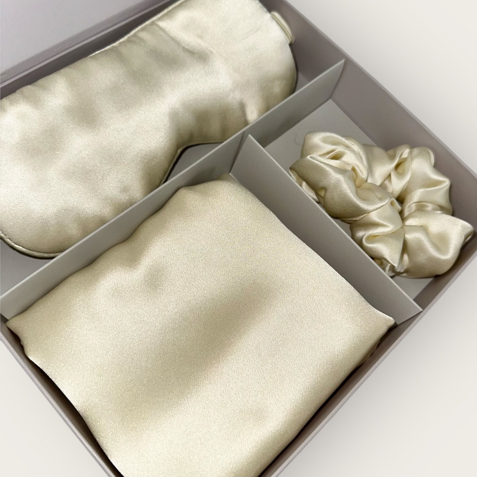 Švelniai gelsvas šilko dovanų rinkinys - Image 7