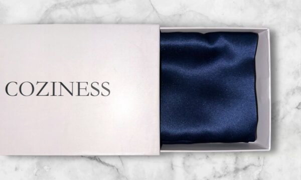 Tamsiai mėlynas šilko pagalvės užvalkalas