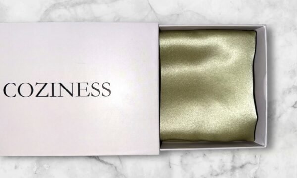 Žalsvas šilko pagalvės užvalkalas