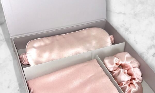 Rožinis šilko dovanų rinkinys