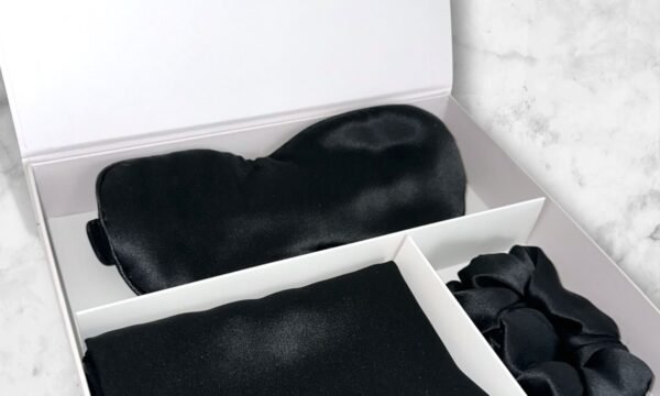 Juodas šilko dovanų rinkinys