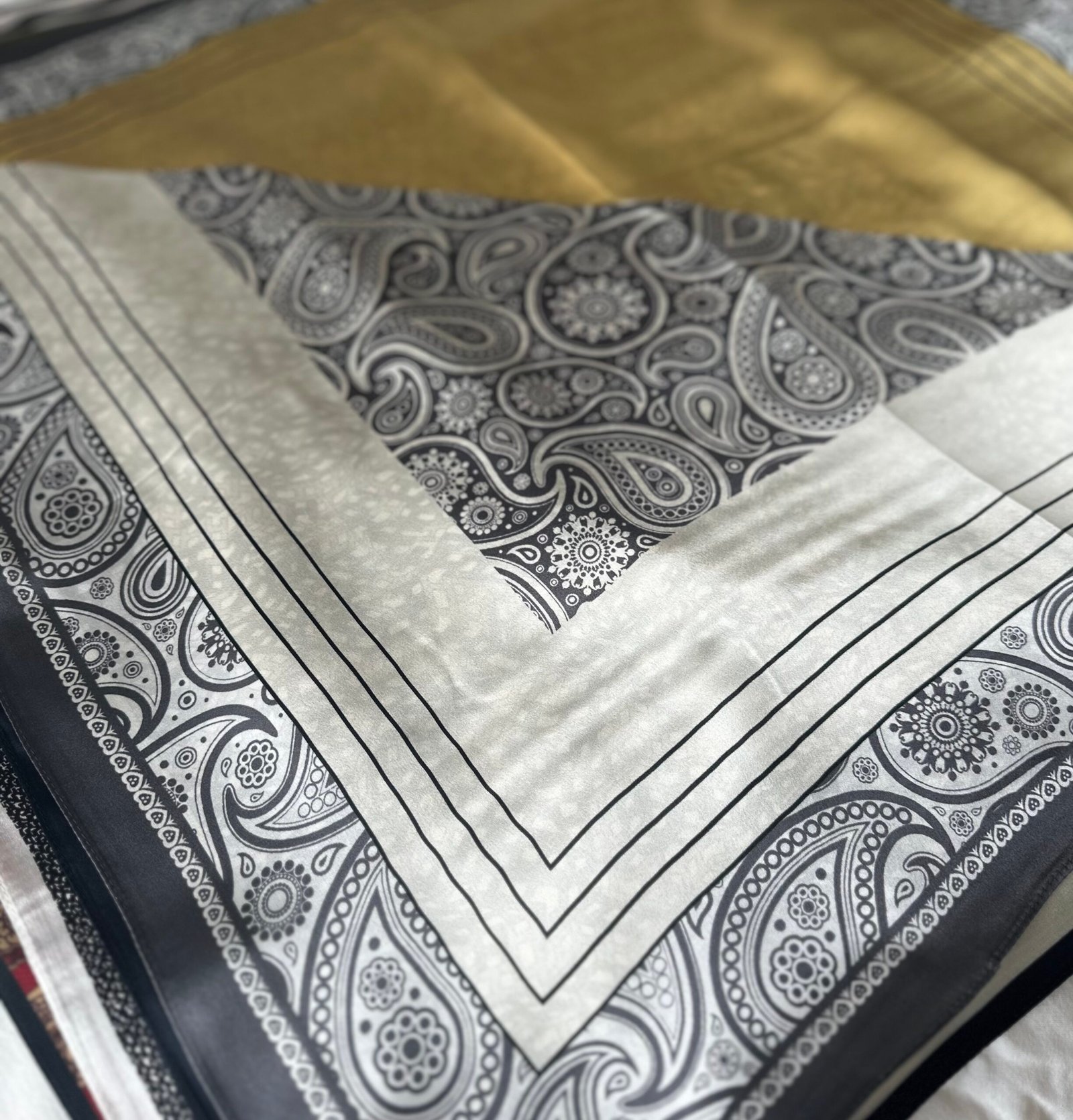 Šilkinė skarelė - Image 2